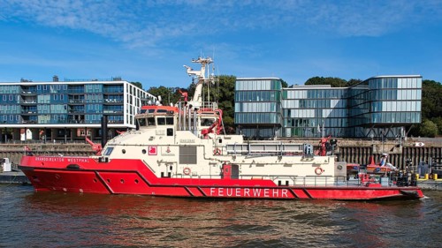 Fire brigade ship in the port of Hamburg