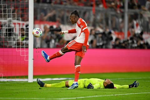 Goal kick Mathys Tel FC Bayern Munich FCB