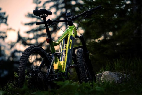 On a sunny spring day on an e-bike in the Zillertal Alps