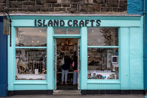 Arts and crafts and gift shop in the harbour town of Tobermory