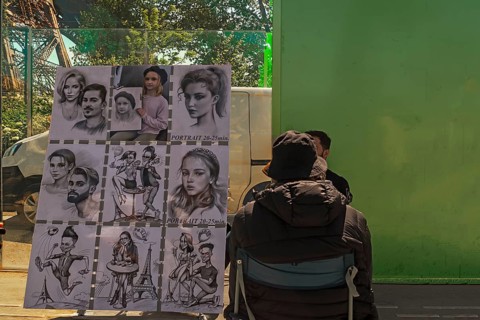 Painter potraits tourists