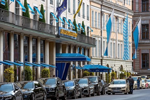 Hotel Bayerischer Hof with Palais Montgelas