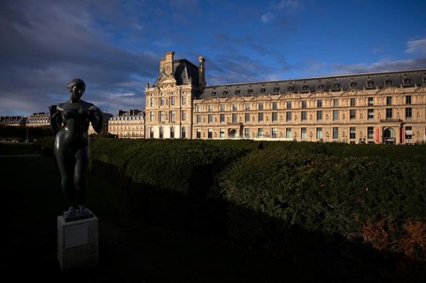 Bronze statue Venus