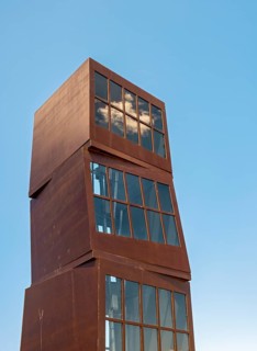 Close-up of Homenatge a la Barceloneta