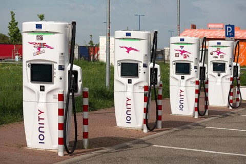 E-car charging stations at a rest area on the A9