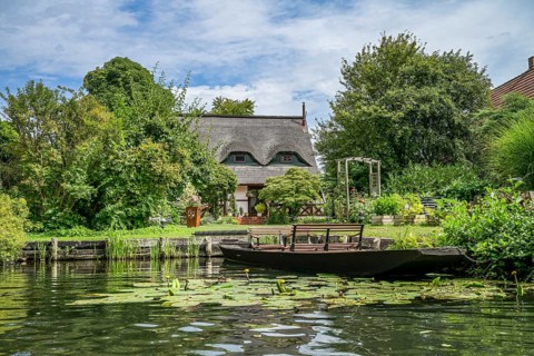 Thatched residential house in Leipe