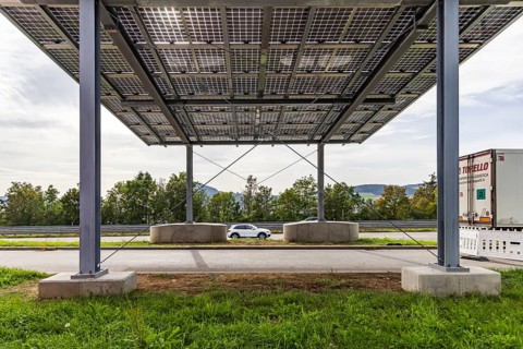 Solar roof on the A81 motorway at the Hegau-Ost service area. The roof spans the slip road to the motorway