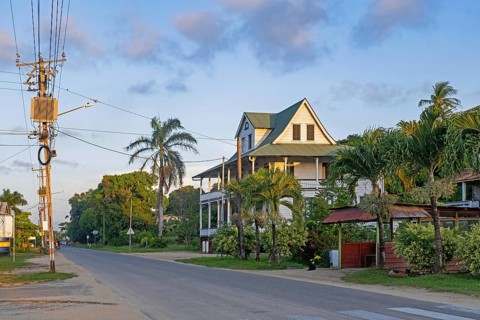Colonial house in the town Totness