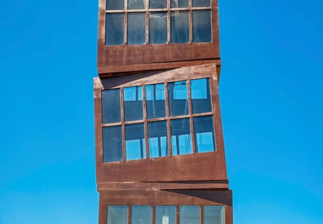 Close-up of Homenatge a la Barceloneta