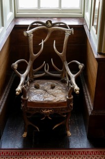Hunting trophy chair
