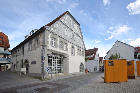 Adlerplatz with half-timbered house Stadtbuecherei