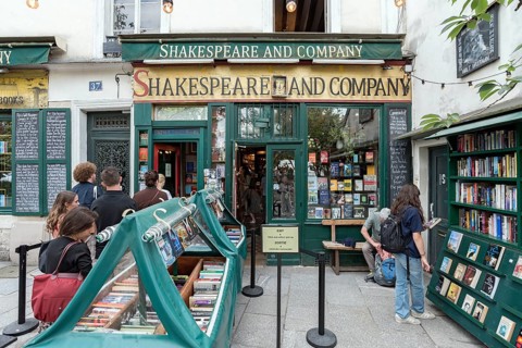 Tourists waiting outside the historic bookshop Shakespeare and Company