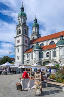Pottery and craft market at the Lorenzkirche