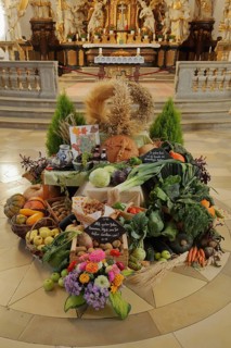 Decoration with fruit and vegetables