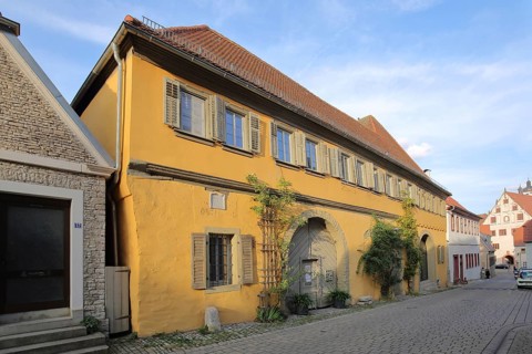 Historic eaves side yard