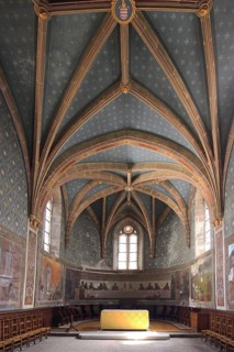 View of the side chapel of the Romanesque St-Jean Cathedral