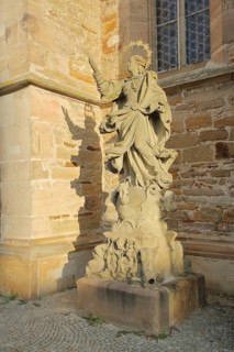 Madonna figure with halo in front of St. Maria de Rosario Church