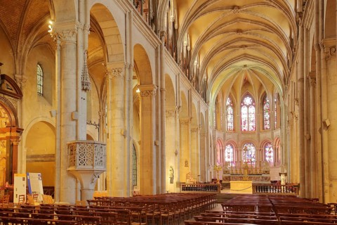Interior view of the Romanesque St-Jean Cathedral