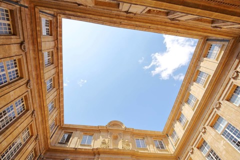 Inner courtyard with view upwards of the Bibliotheque de la Halle aux grains and former granary