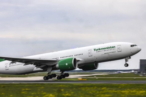 Aircraft taking off at Frankfurt Airport