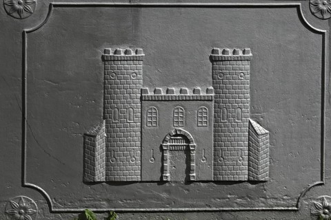 City coat of arms at the market fountain