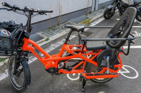 Luxury e-bike with large front basket and extremely comfortable child seat