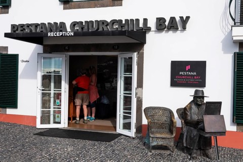 Hotel Churchill Bay with Wiston Churchill Dam