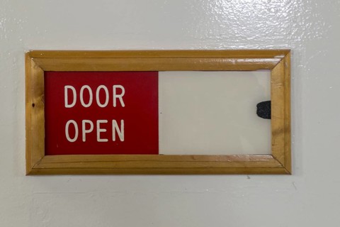 Door open sign on the cruise ship Vasco da Gama