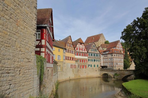 Stone wall from Sulfer tower and view from Sulfer bridge onto Kocher with red former Haalamt