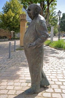 Sculpture and monument to Theodor Heuss