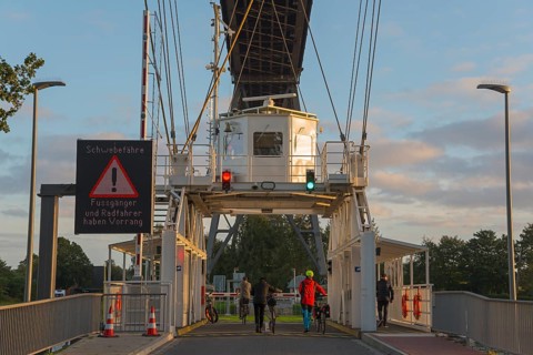 Suspended ferry