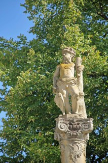 Lamb fountain with sculpture