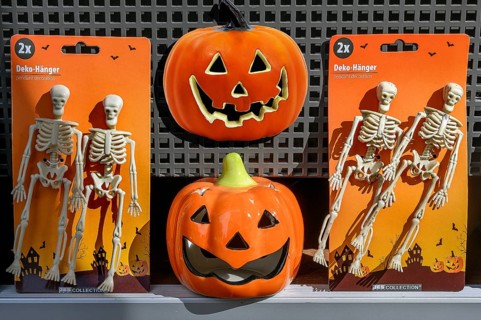 Shop window with Halloween articles