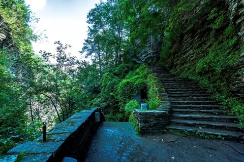 Watkins Glen State Park: Gorge Trail entrance and tunnel