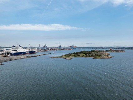 Arendal ferry port and Nya Aelfsborg sea fortress in the mouth of the Gota Aelv river