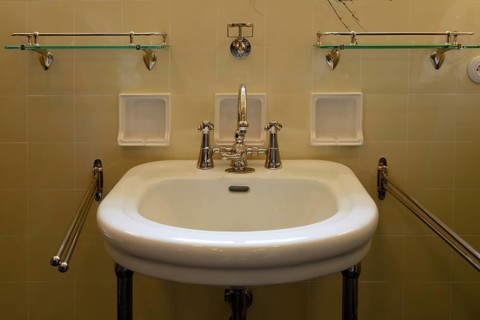 Hand basin