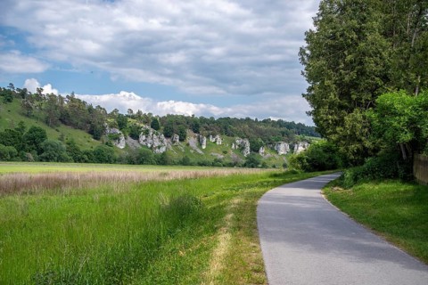 View of the rock formation of the 12 Apostles between Solnhofen and Eßlingen along the Altmühltal cycle path
