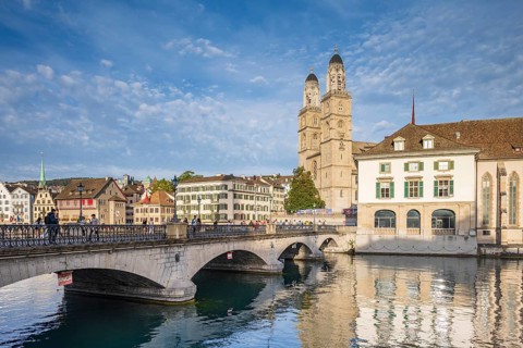 Grossmünster with water church and Münsterbrücke