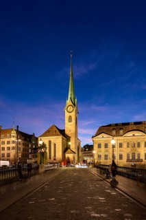 Fraumünster from Münsterbrücke at dusk