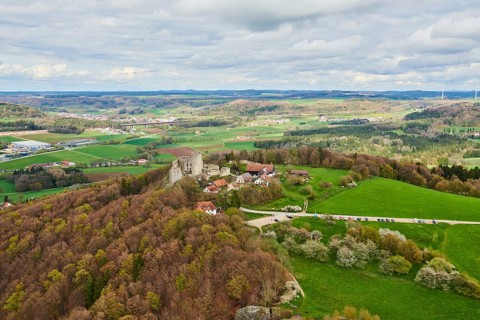 Aerial view of the area around Neumarkt and the castle ruins of Wolfstein