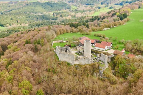 Aerial view of the area around Neumarkt and the castle ruins of Wolfstein