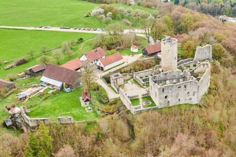 Aerial view of the area around Neumarkt and the castle ruins of Wolfstein
