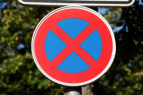 Traffic sign absolute no stopping