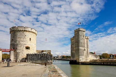 Medieval towers Tour de la Chaîne warp tower