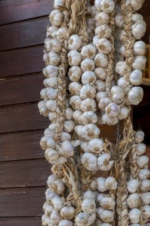 Braids with fresh garlic