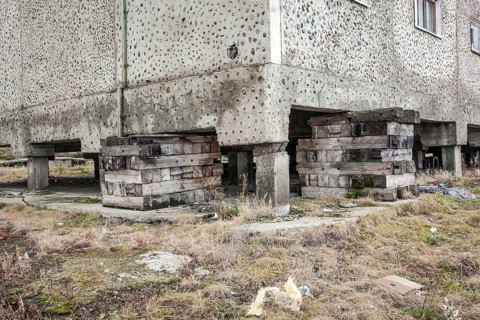 Pallets support a residential building that is in danger of sinking due to the thawing permafrost
