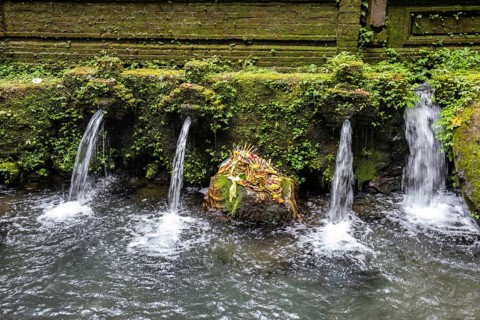 A small temple used for sacred ablutions. Enchanted and covered in moss
