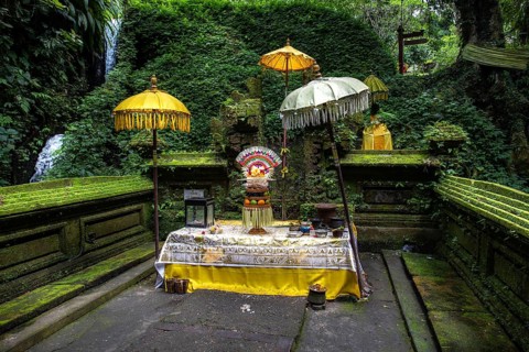 A small temple used for sacred ablutions. Enchanted and covered in moss