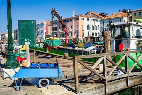 Rubbish collection at the Rialto Market