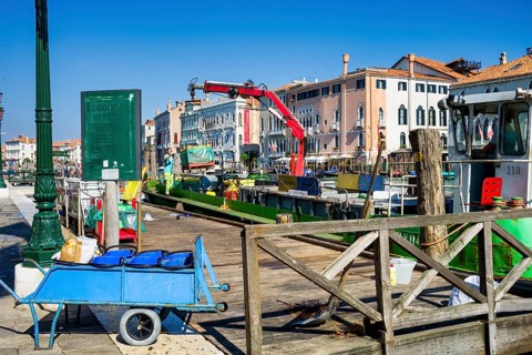 Rubbish collection at the Rialto Market